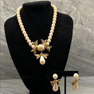 Marvella Vintage Cream and Gold Pearl Necklace and Earrings Set from early 1990s